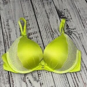 Victoria's Secret Green Bra Intimates‎ & Sleepwear